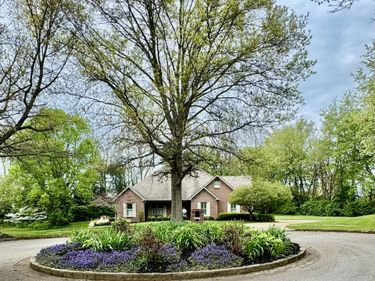 2242 Woodlawn Way, Paris, KY 40361