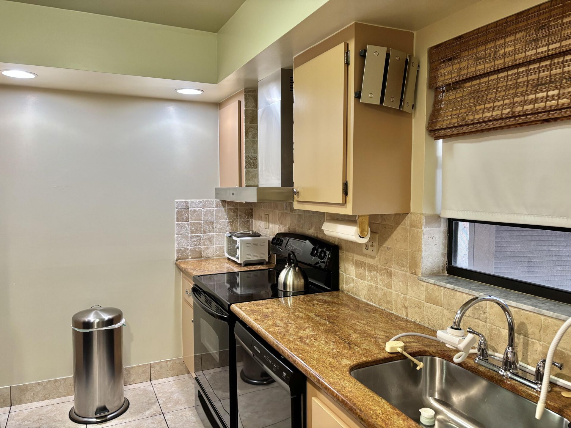 8600 NW 34th Place, Sunrise, FL 33351 Photo