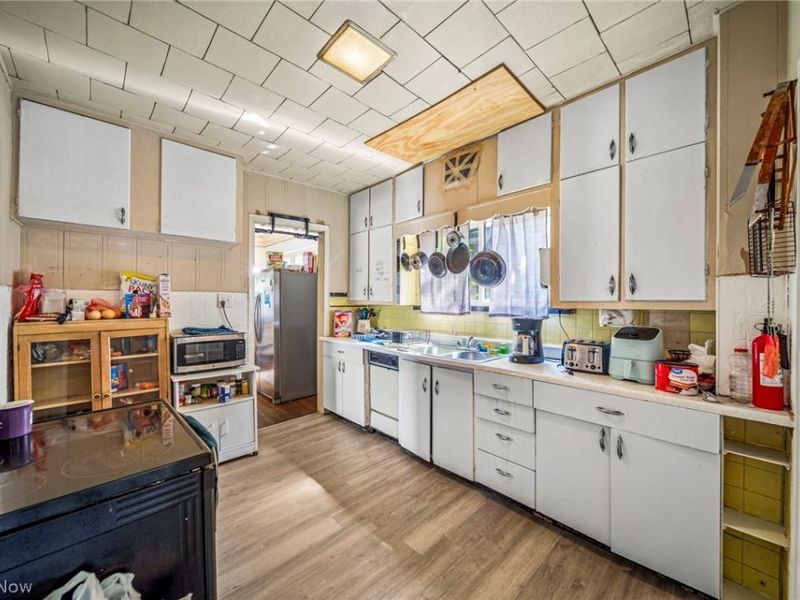 1066 Emma Avenue, Akron, OH 44302 Photo 14