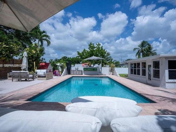 31 SW 6th St, Hallandale Beach, FL 33009