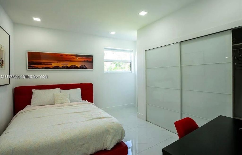 31 SW 6th St, Hallandale Beach, FL 33009 Photo