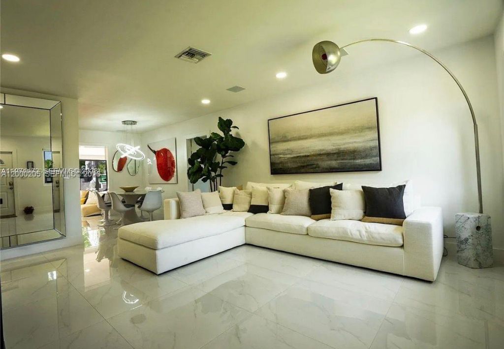 31 SW 6th St, Hallandale Beach, FL 33009 Photo