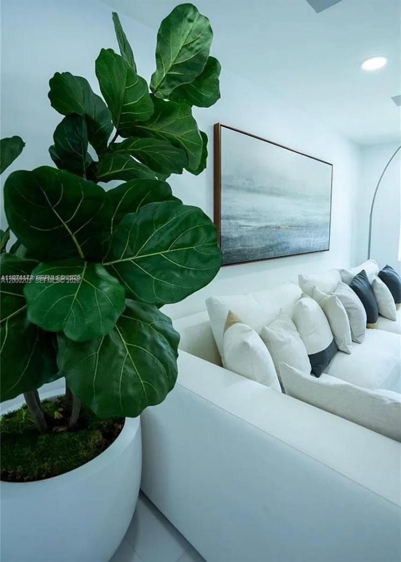 31 SW 6th St, Hallandale Beach, FL 33009 Photo