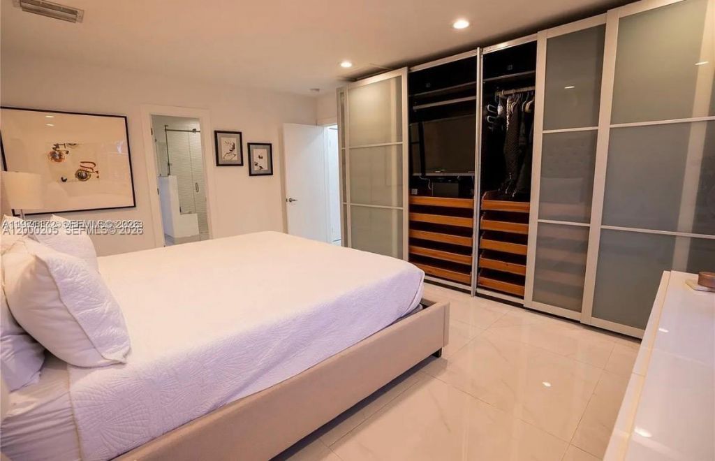 31 SW 6th St, Hallandale Beach, FL 33009 Photo