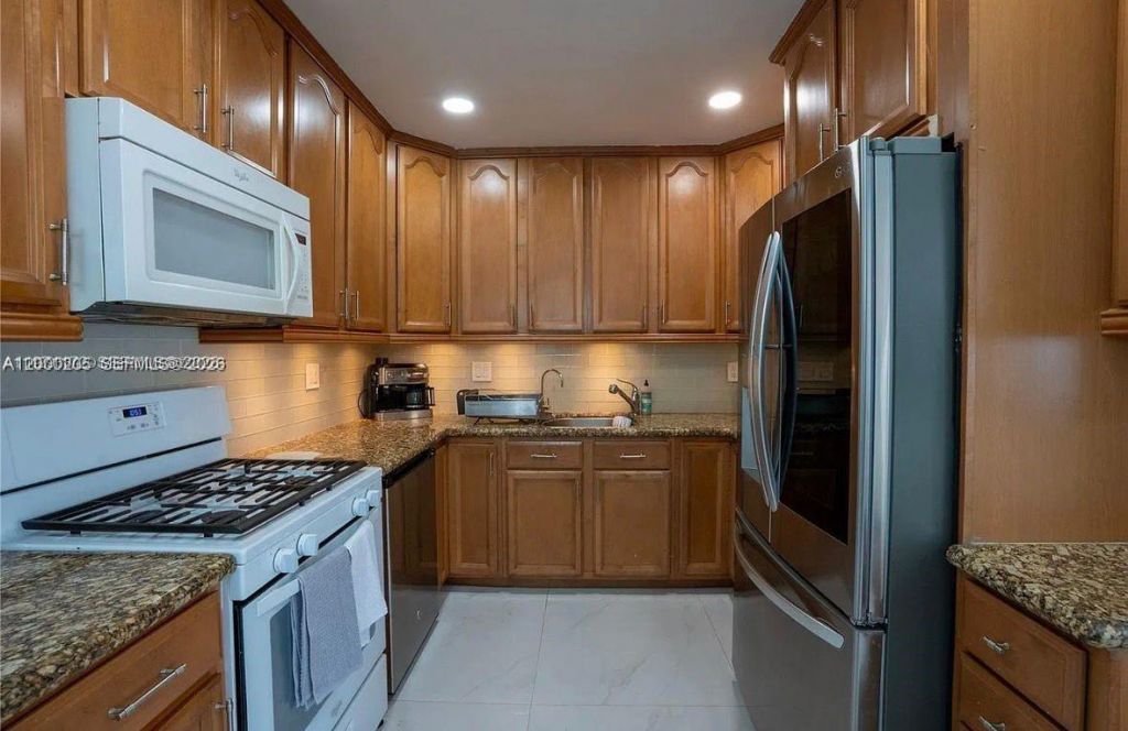 31 SW 6th St, Hallandale Beach, FL 33009 Photo