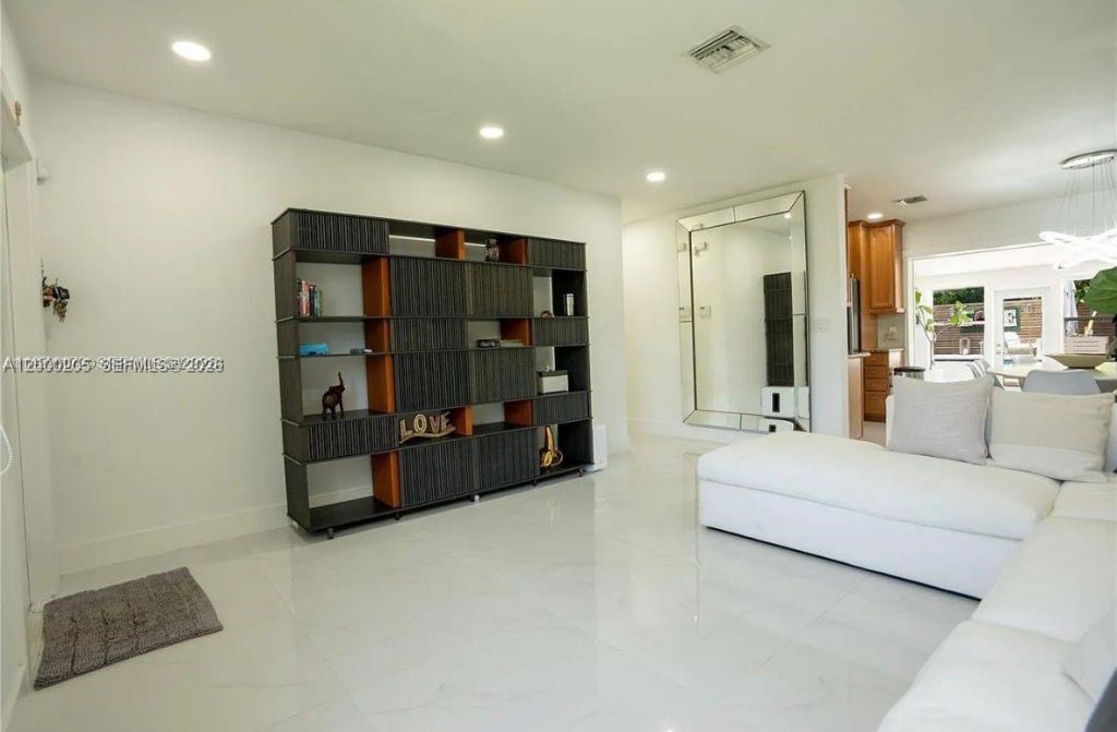 31 SW 6th St, Hallandale Beach, FL 33009 Photo