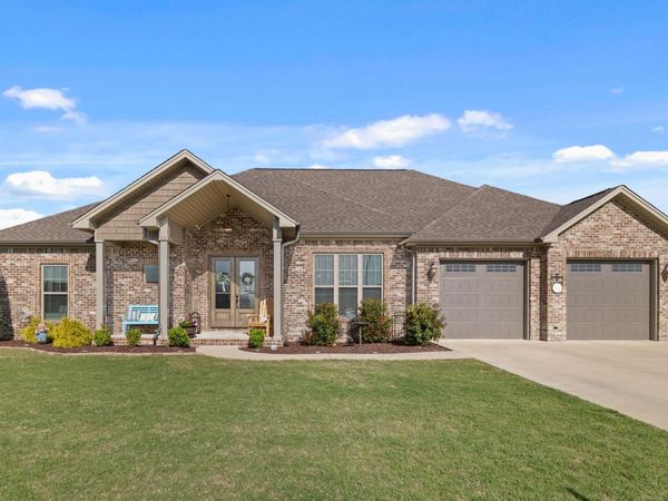 208 Wynchase Dr, Muscle Shoals, AL 35661