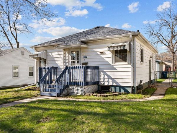 1662 W 37th Street , Davenport, IA 52806
