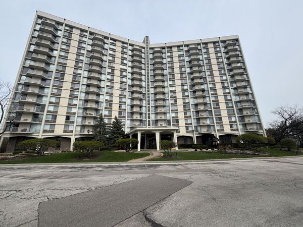 40 N Tower Road , Unit 10, Oak Brook, IL 60523