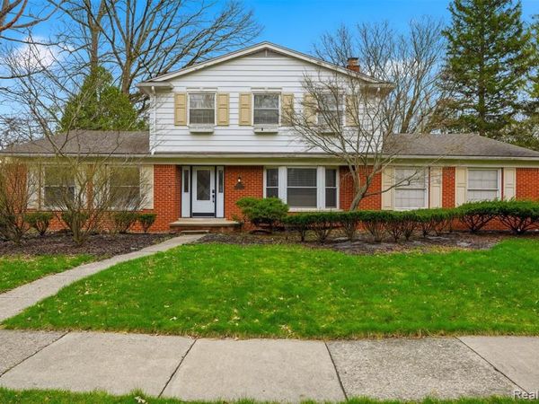 27772 Santa Barbara Drive, Lathrup Village, MI 48076