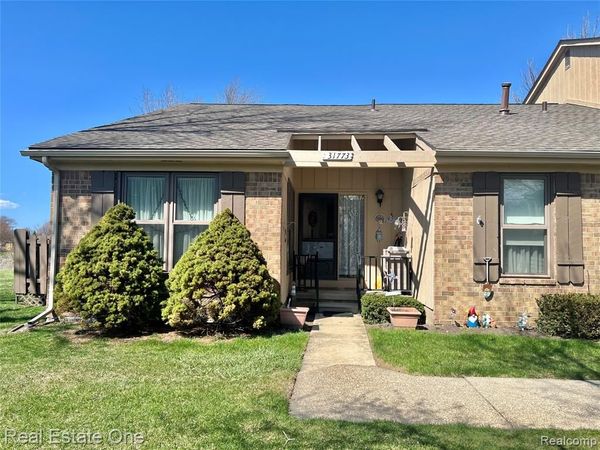 31773 Ivy Lane Lane, Warren, MI 48093