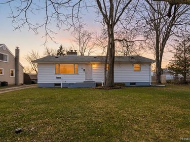 2300 S Lincoln, Bay City, MI 48708