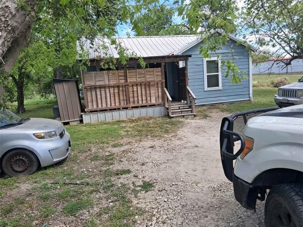 701 W Colorado Street , Groesbeck, TX 76642