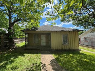 214 Guthrie Street, Dallas, TX 75224