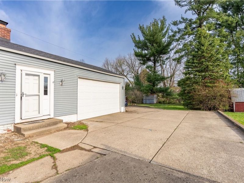 263 Everhard Road SW, North Canton, OH 44709 Photo 3