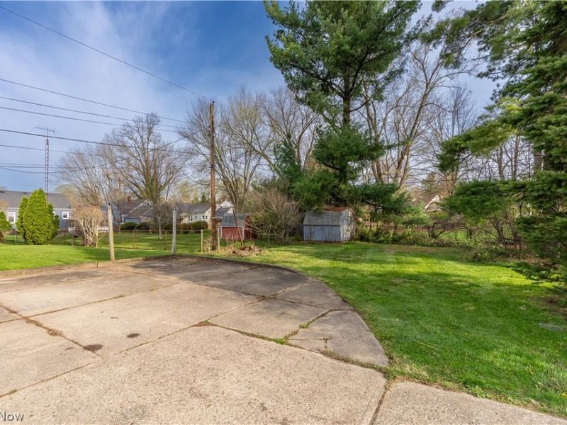 263 Everhard Road SW, North Canton, OH 44709 Photo 6