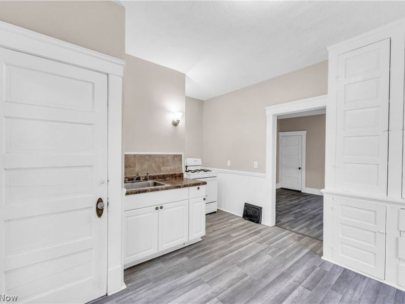 3103 Bradwell Avenue, Unit 2, Cleveland, OH 44109 Photo 10