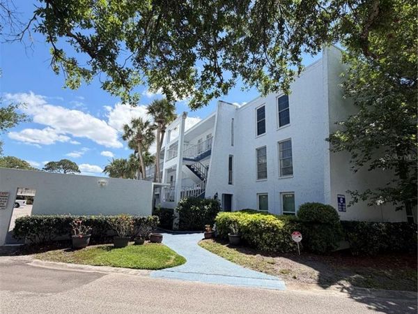 225 COUNTRY CLUB DRIVE , Unit C330, LARGO, FL 33771