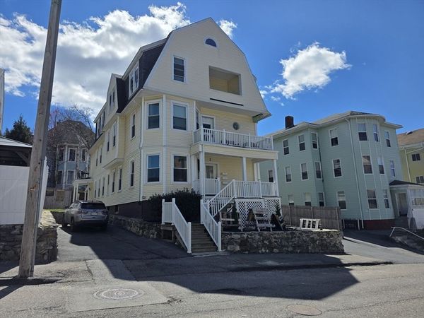 2 Hillside St, 3rd Fl, Unit -, Worcester, MA 01610