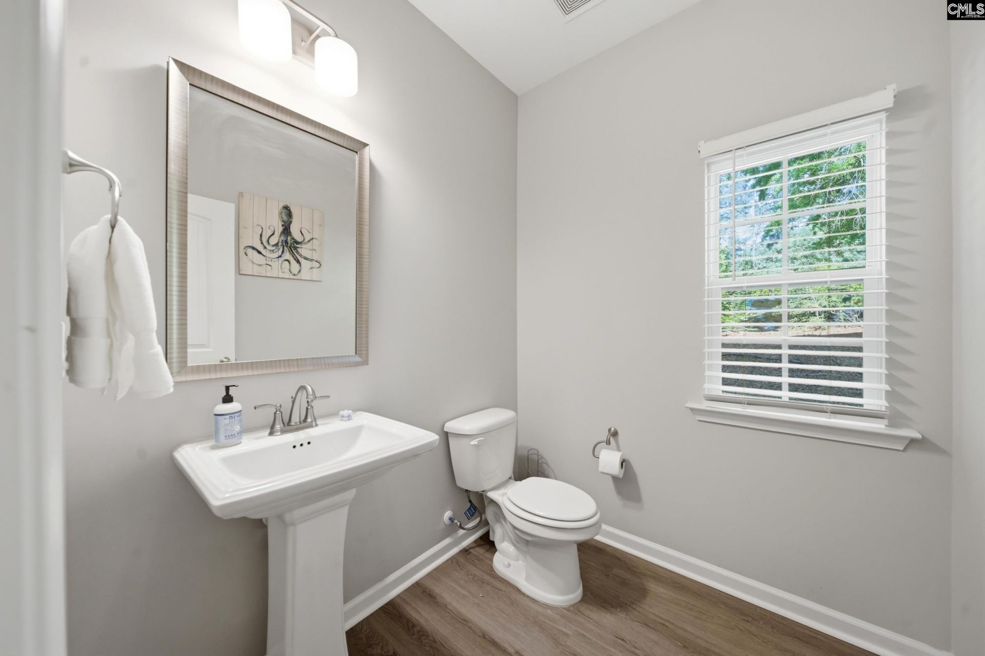 100 Leamington Way  Photo 10