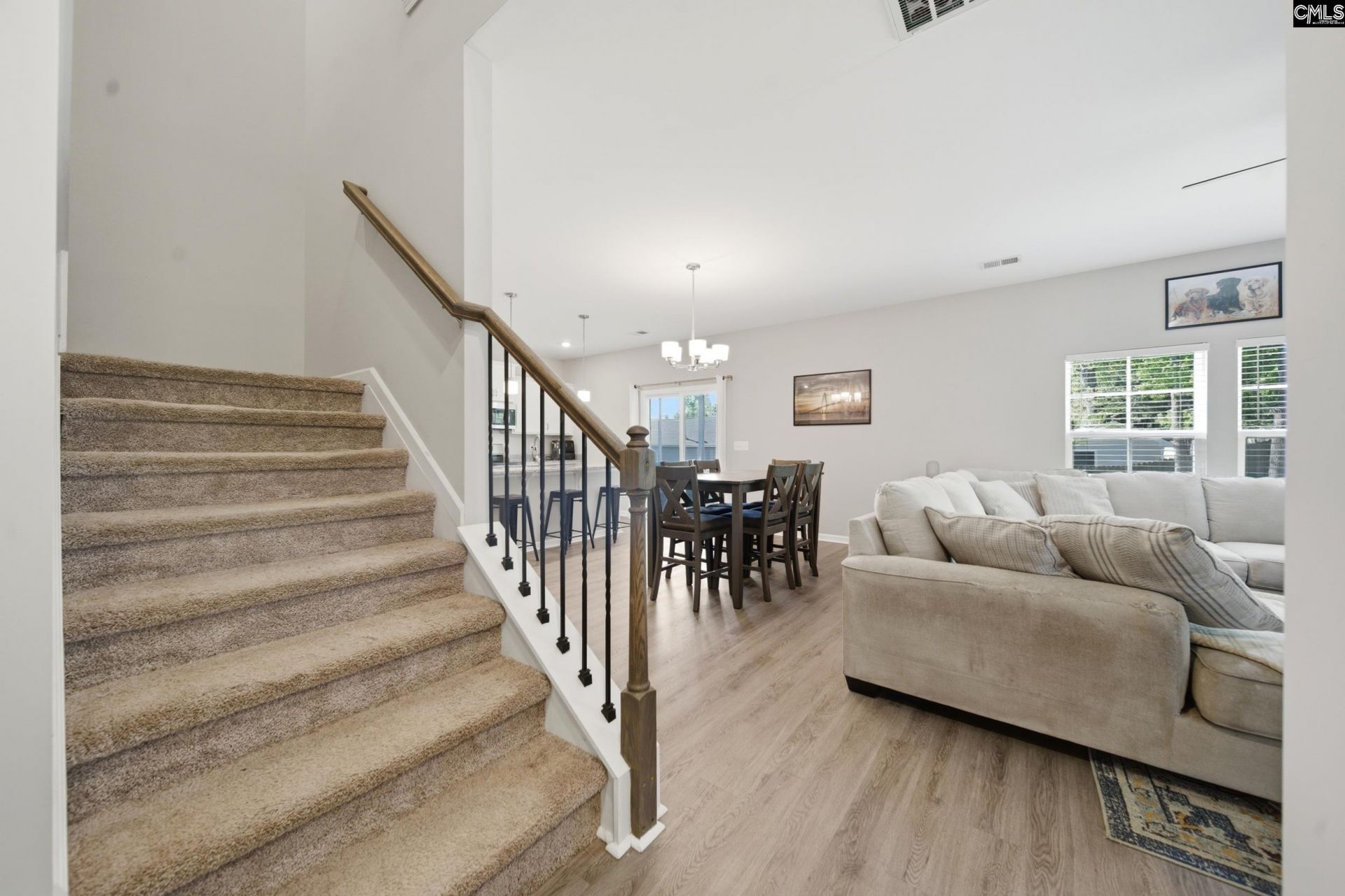 100 Leamington Way  Photo 11