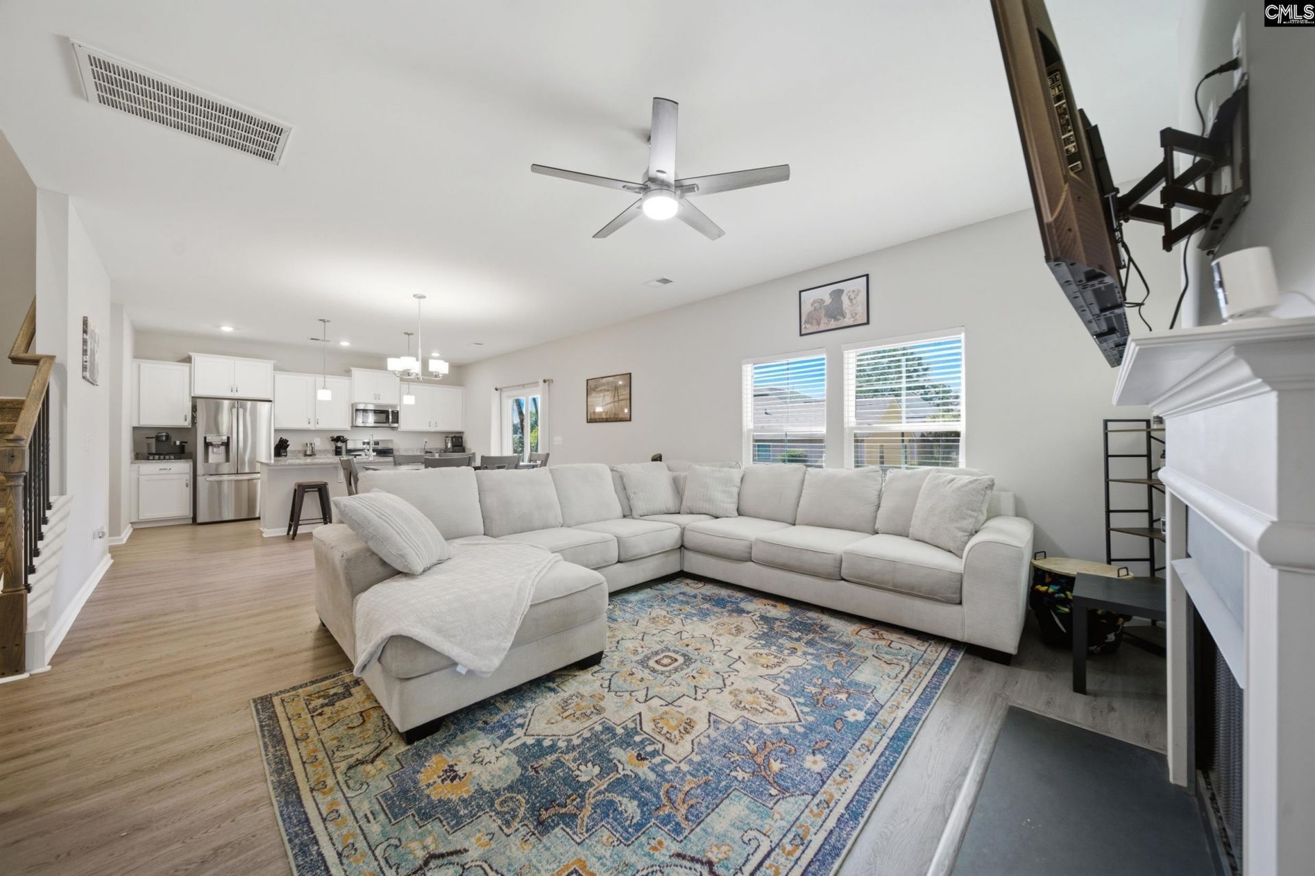 100 Leamington Way  Photo 12