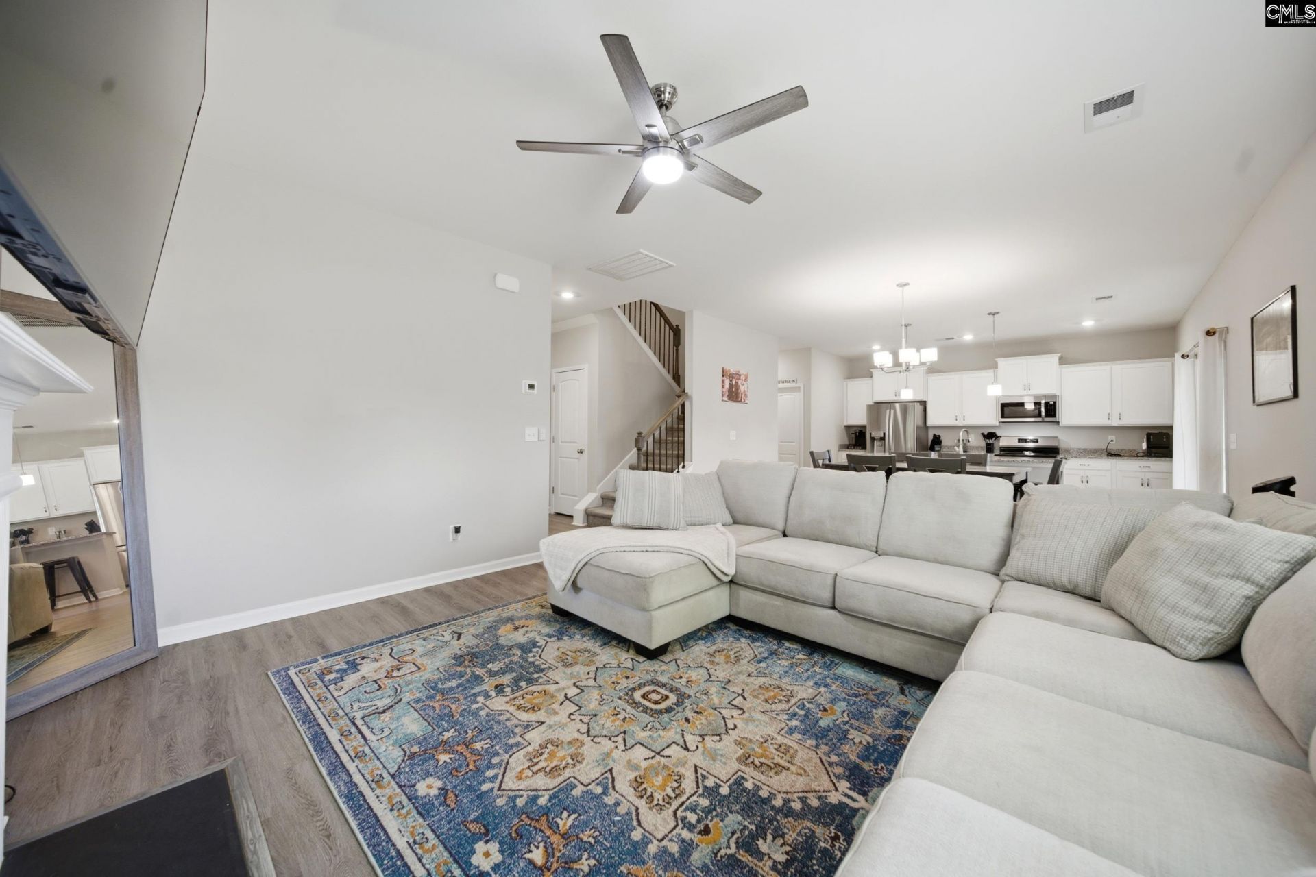 100 Leamington Way  Photo 13