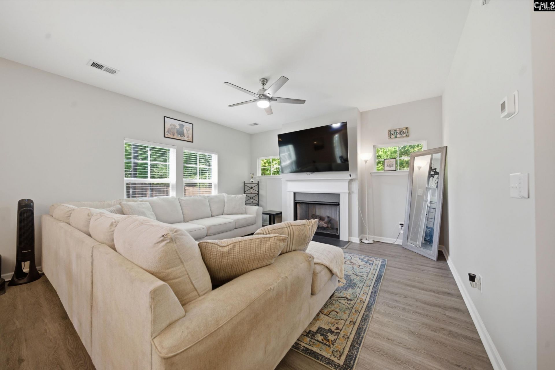 100 Leamington Way  Photo 14