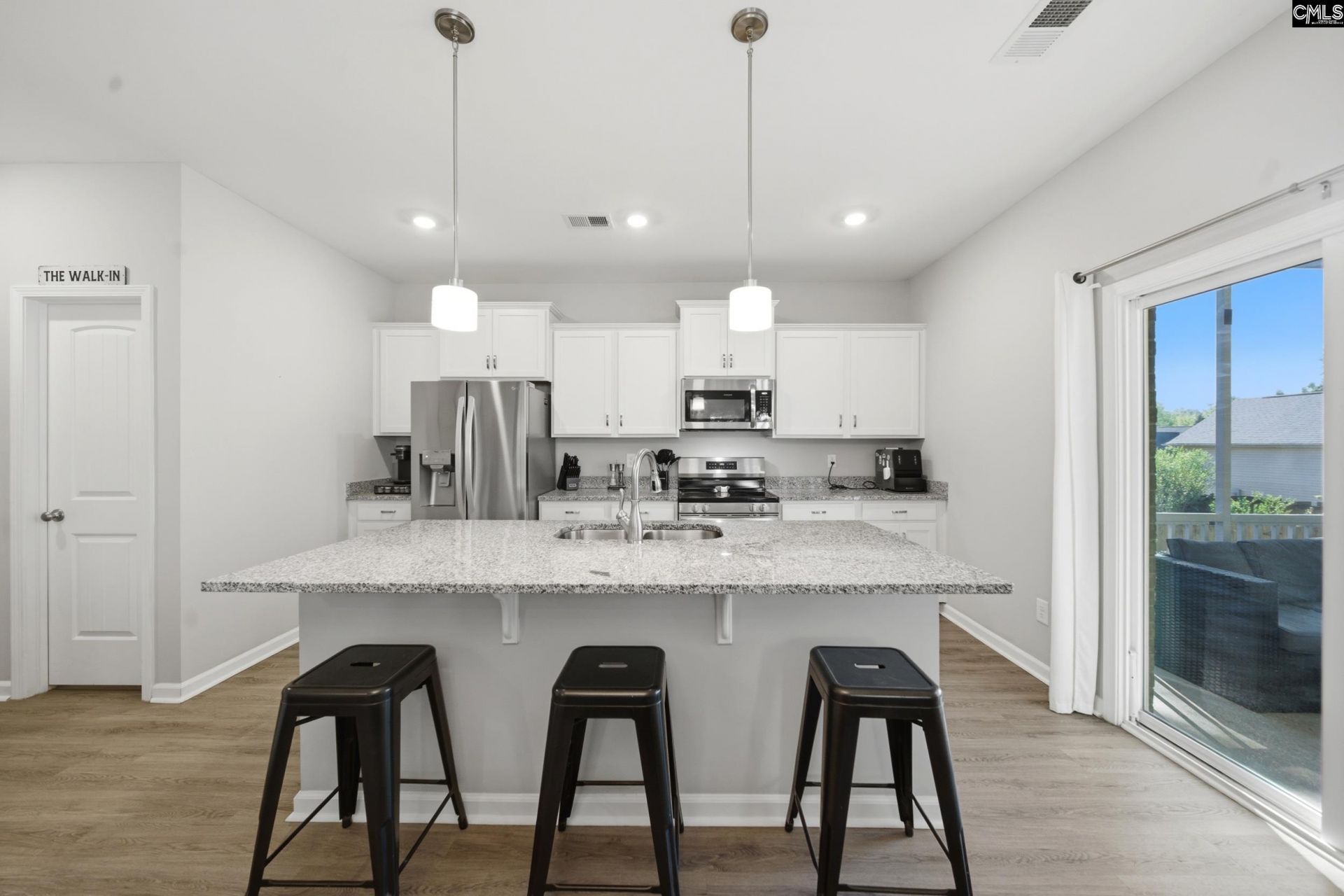 100 Leamington Way  Photo 16