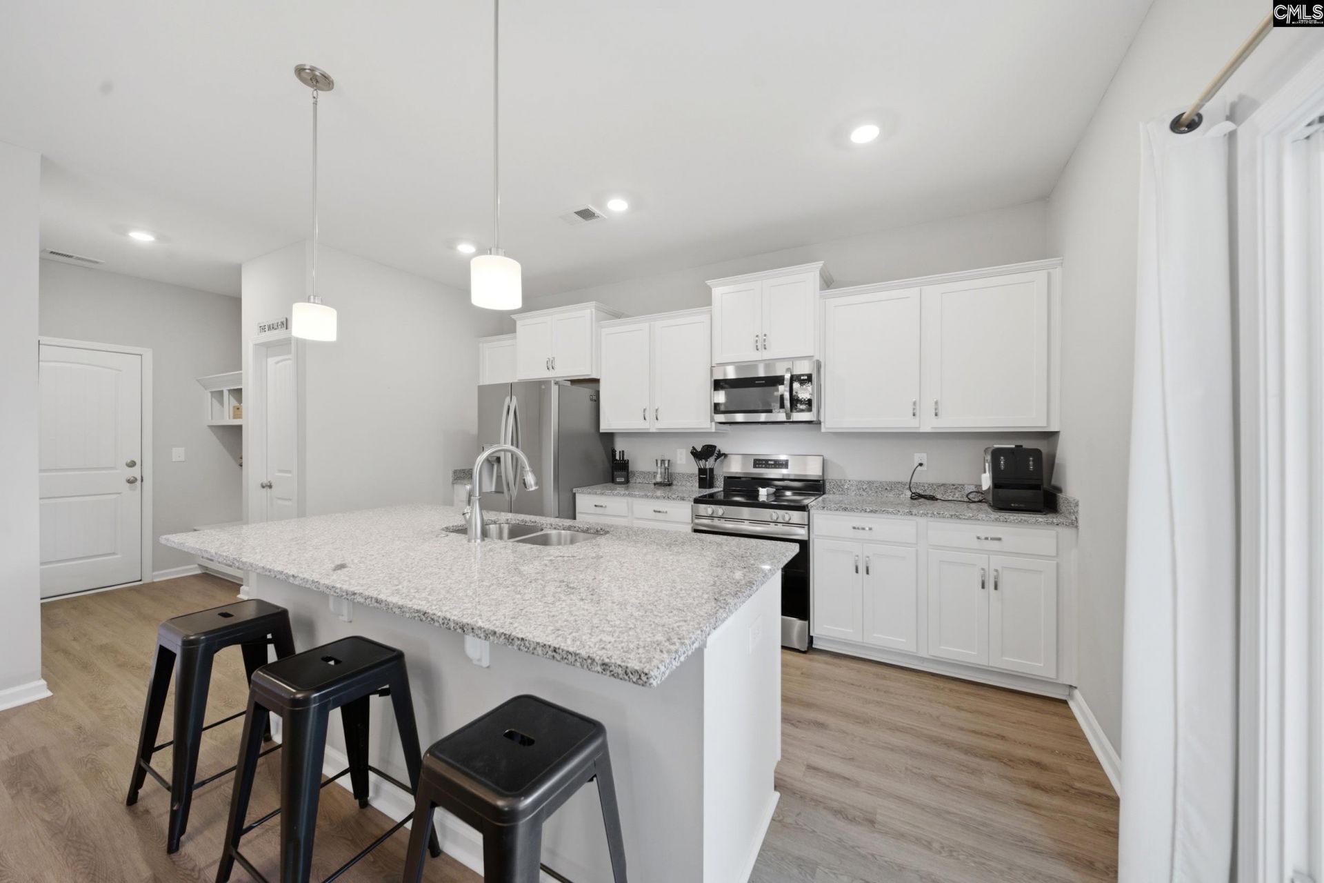 100 Leamington Way  Photo 18