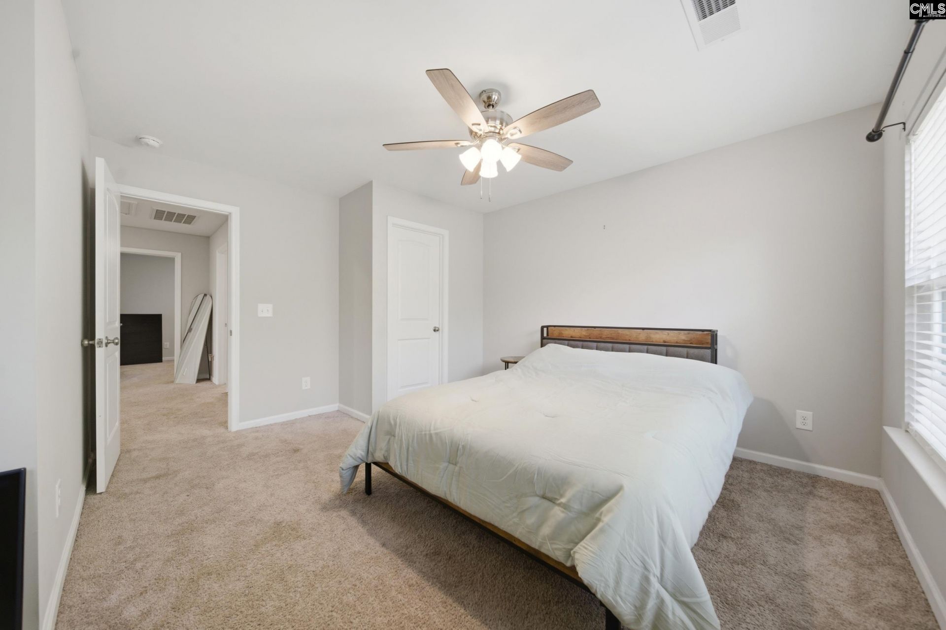 100 Leamington Way  Photo 23