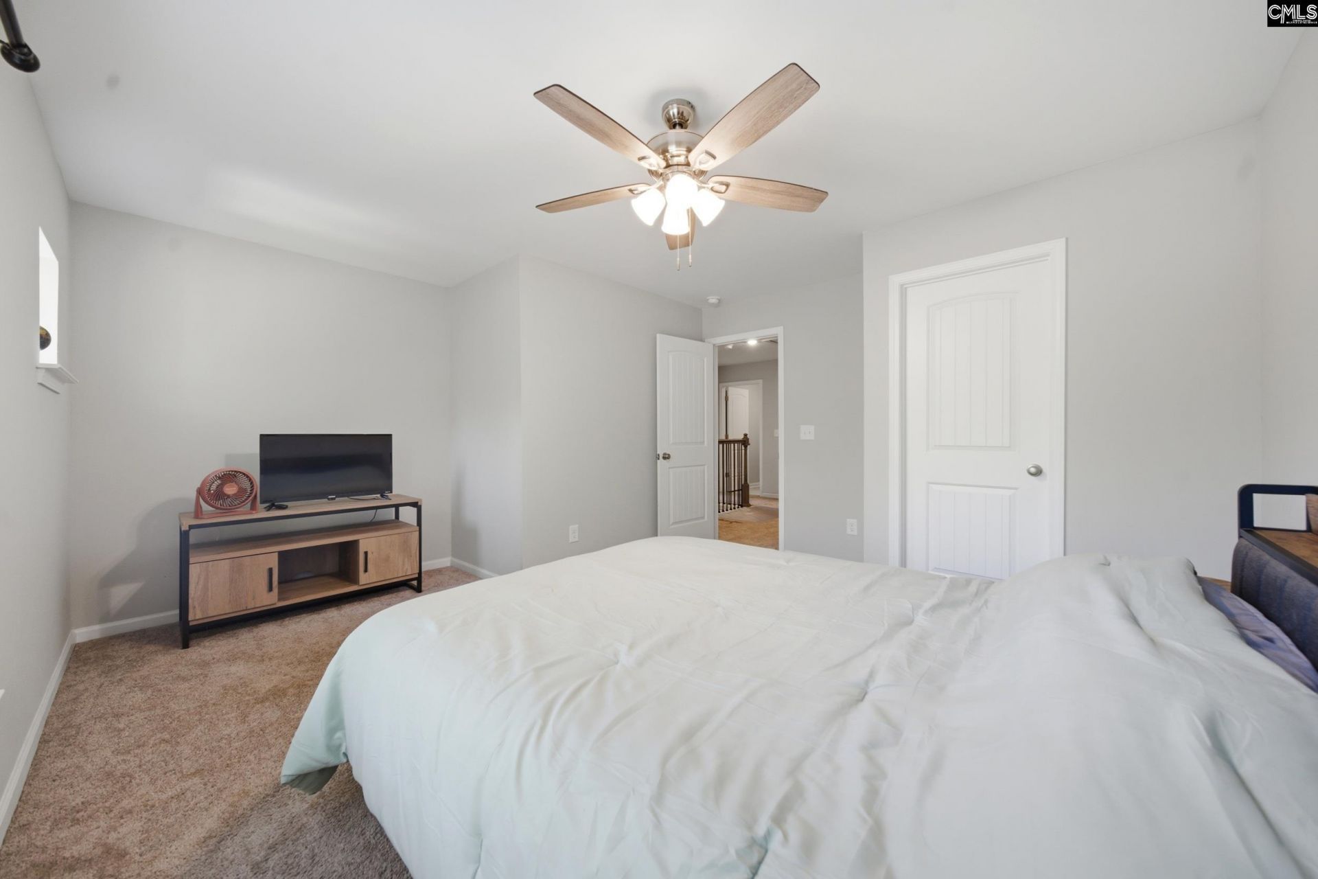 100 Leamington Way  Photo 24