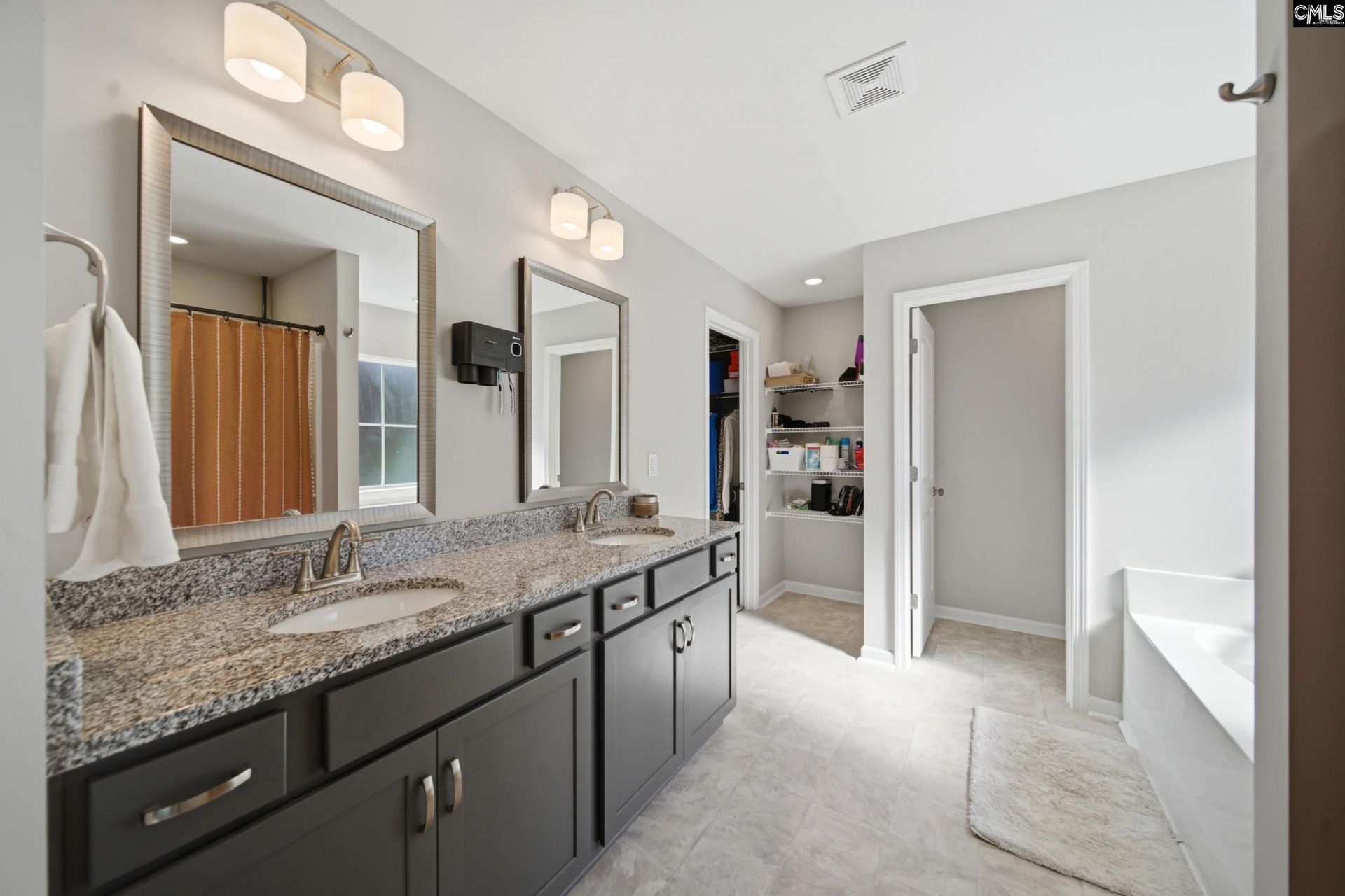 100 Leamington Way  Photo 32