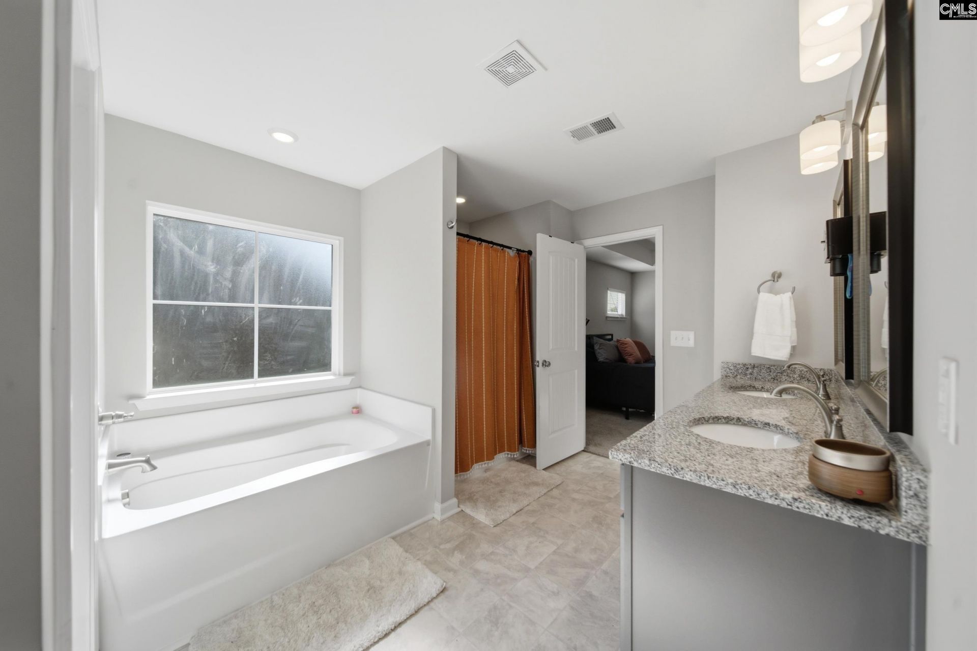 100 Leamington Way  Photo 33