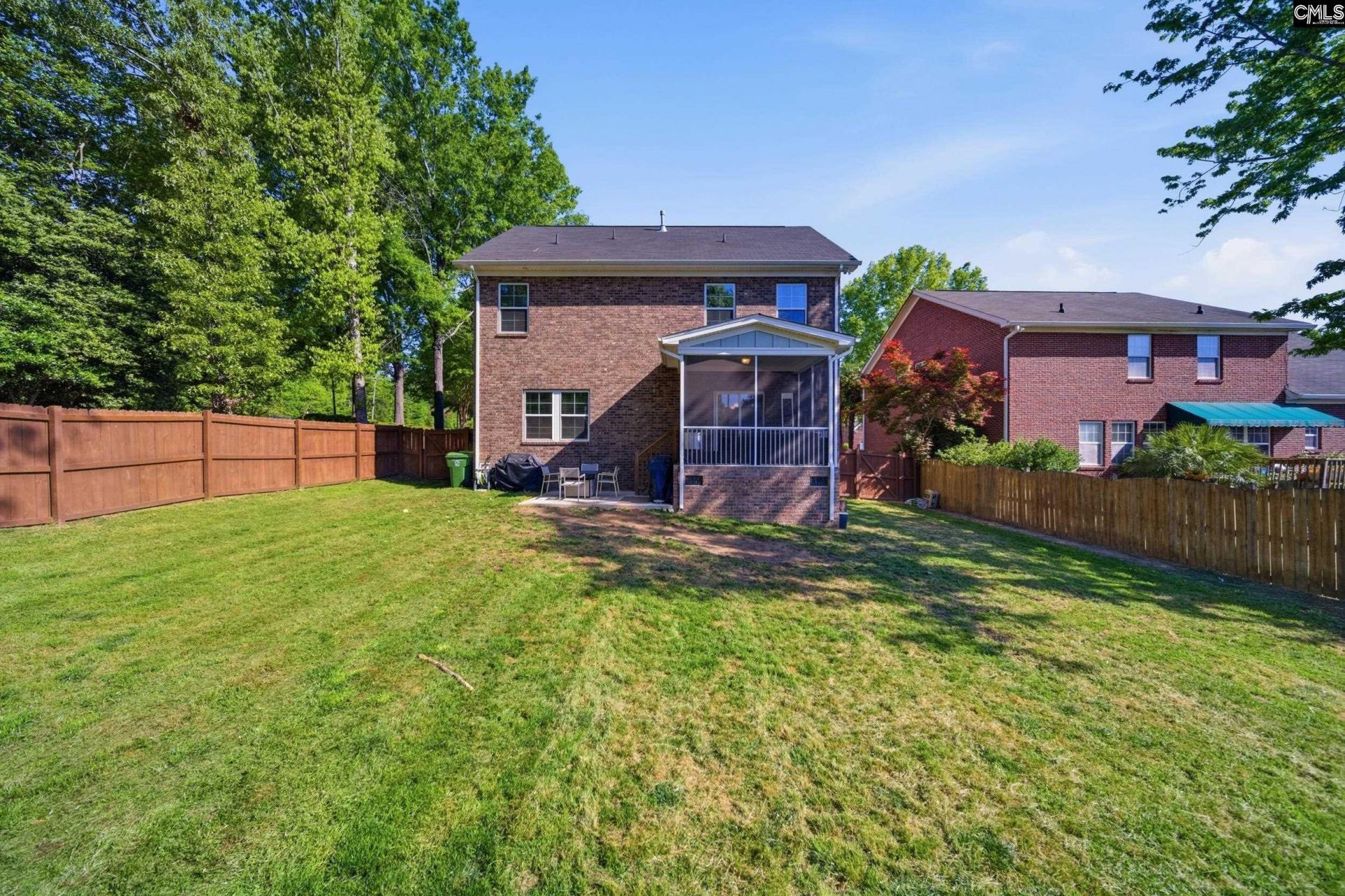 100 Leamington Way  Photo 37