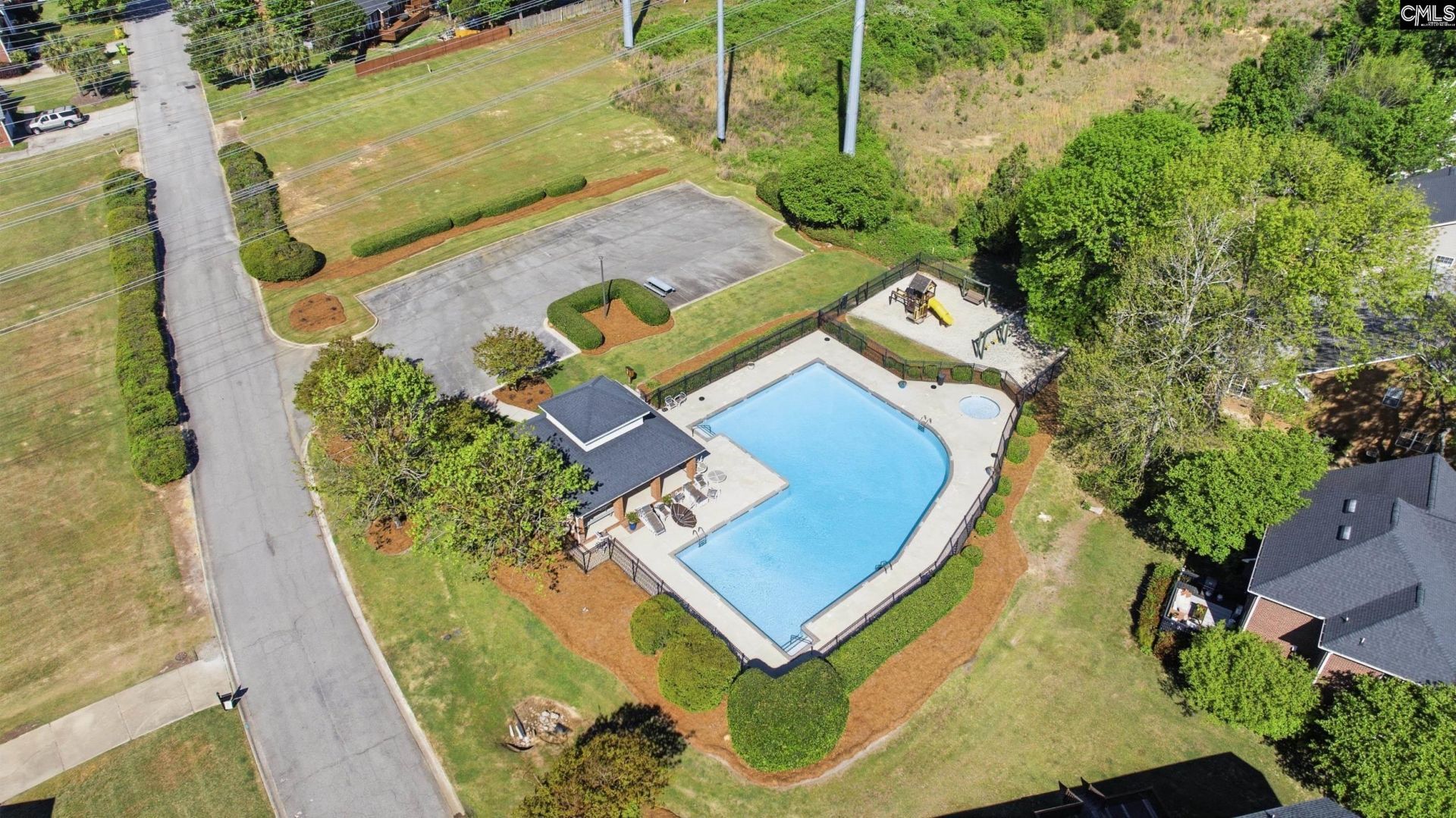 100 Leamington Way  Photo 46