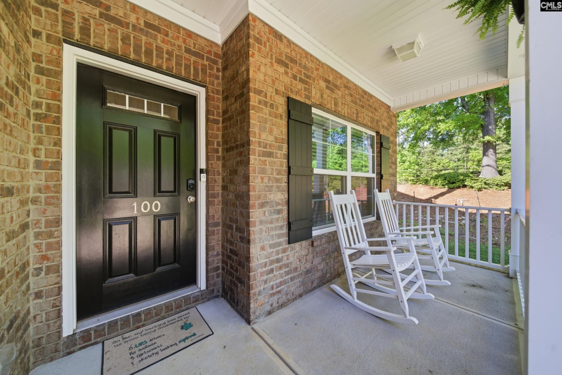 100 Leamington Way  Photo 5