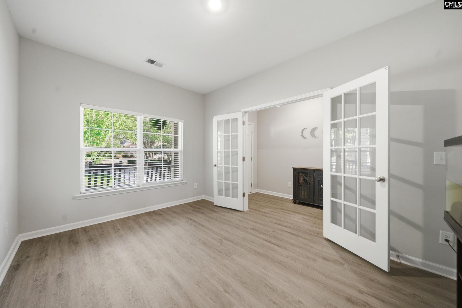 100 Leamington Way  Photo 8