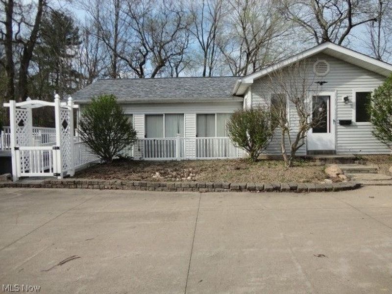 2252 N Medina Line Road, Akron, OH 44333 Photo 3