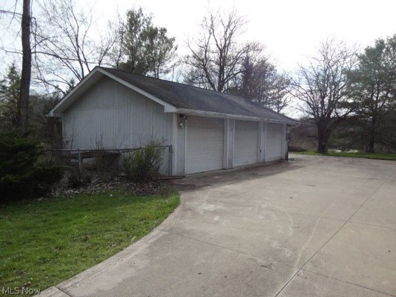 2252 N Medina Line Road, Akron, OH 44333 Photo 5