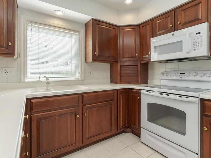 988 Danvers Avenue , Westerville, OH 43081 Photo 16