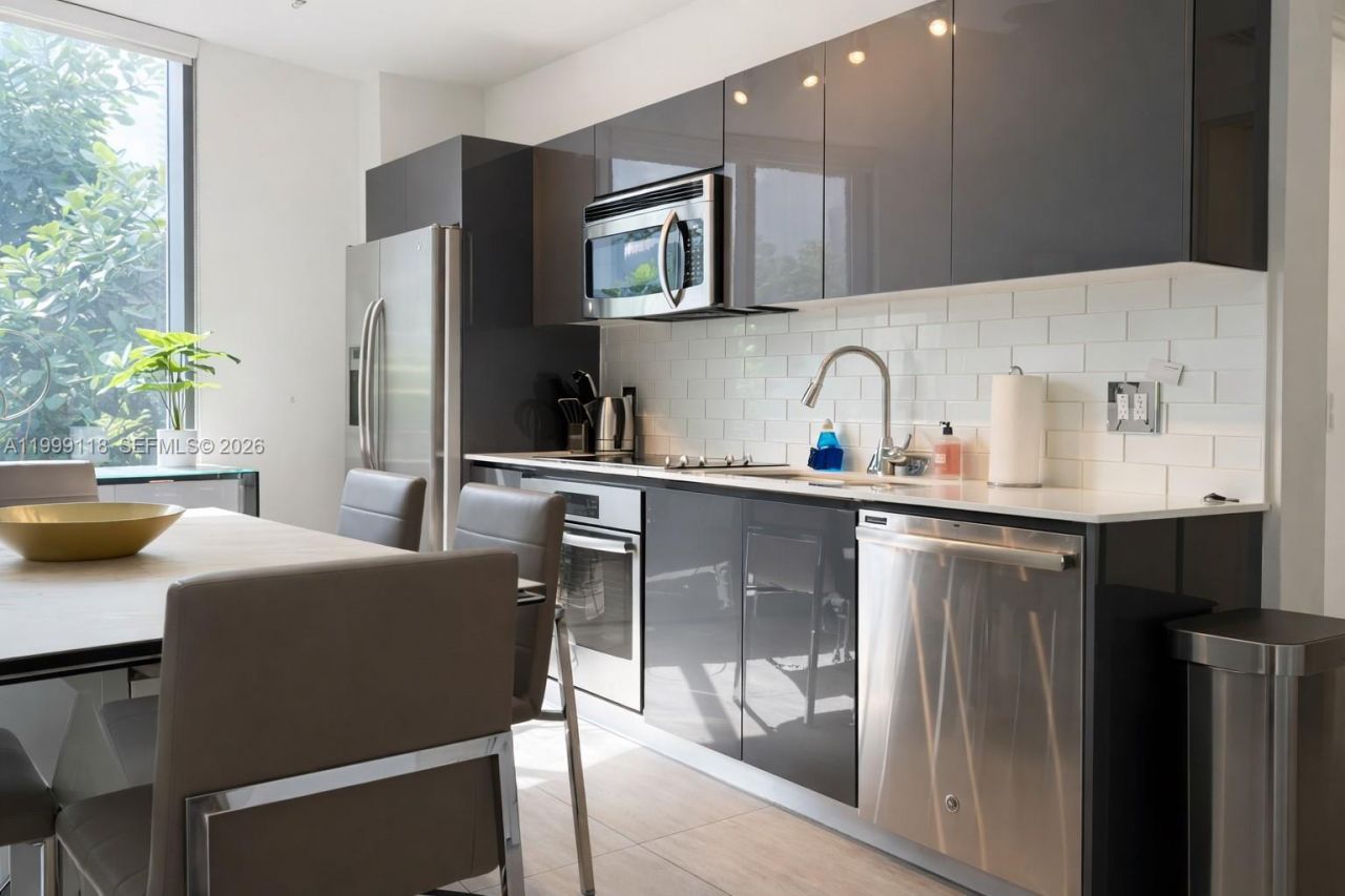 31 SE 6th St, Unit 301, Miami, FL 33131 Photo