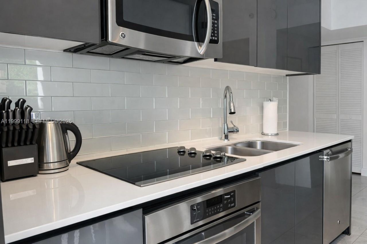 31 SE 6th St, Unit 301, Miami, FL 33131 Photo