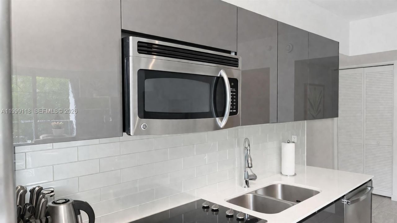 31 SE 6th St, Unit 301, Miami, FL 33131 Photo