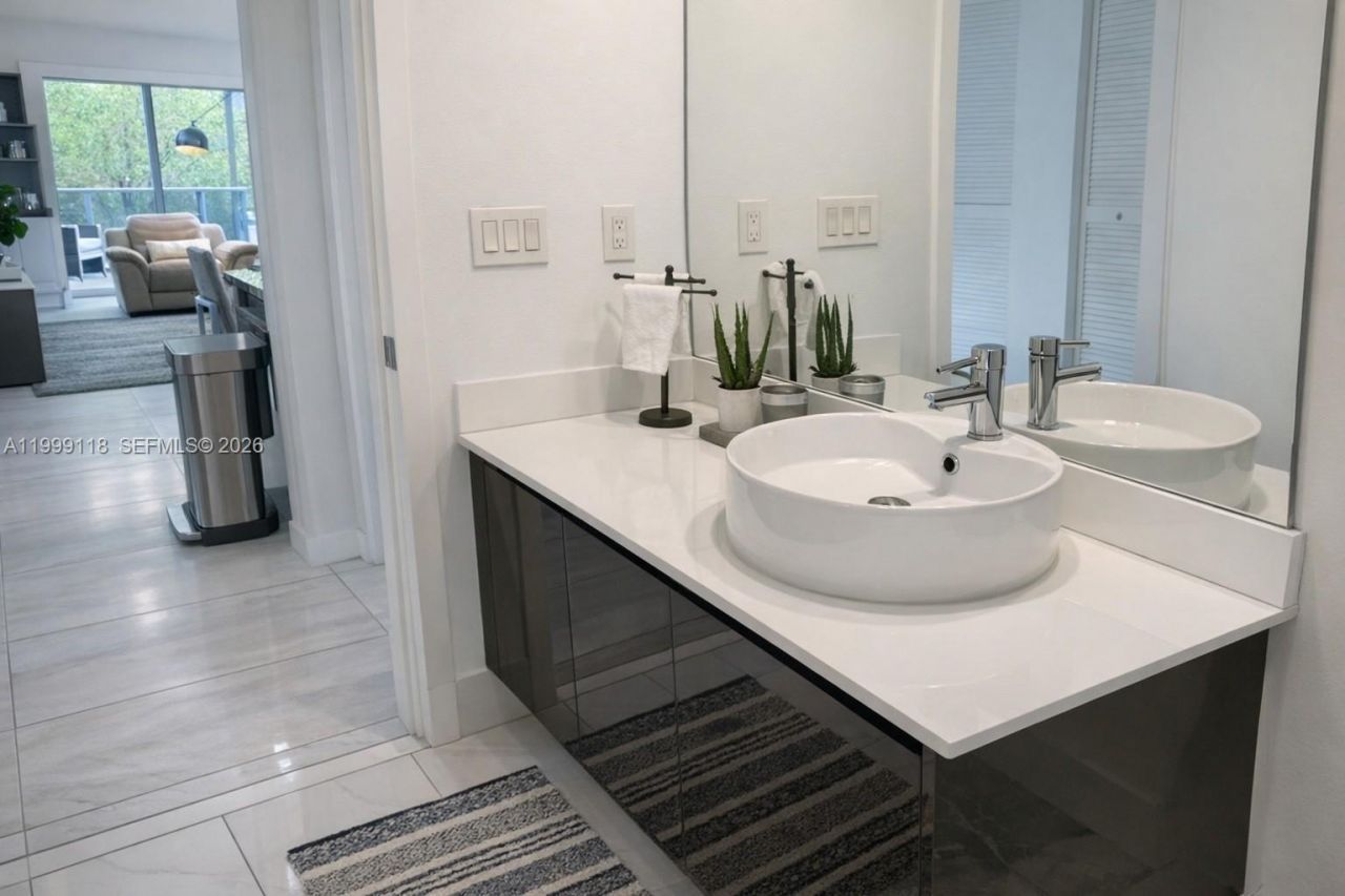 31 SE 6th St, Unit 301, Miami, FL 33131 Photo