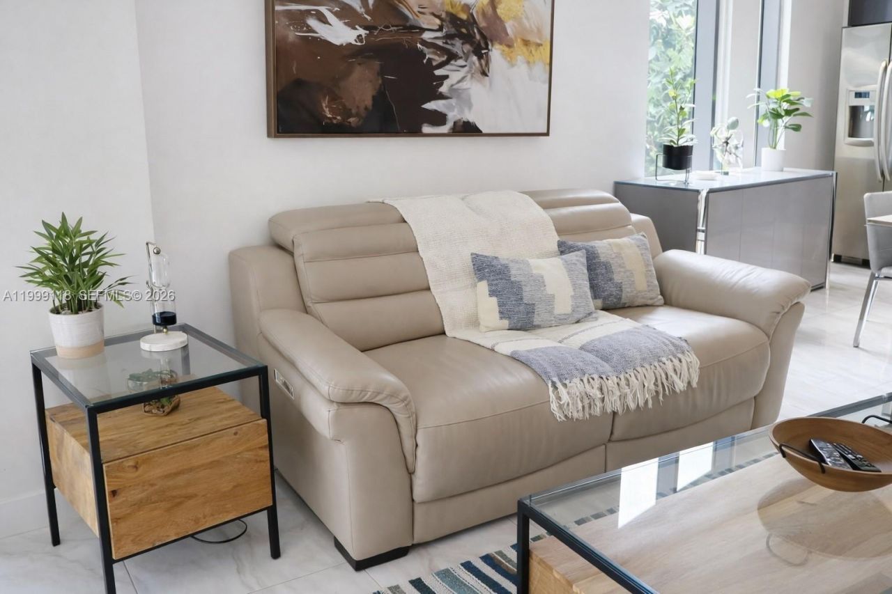 31 SE 6th St, Unit 301, Miami, FL 33131 Photo