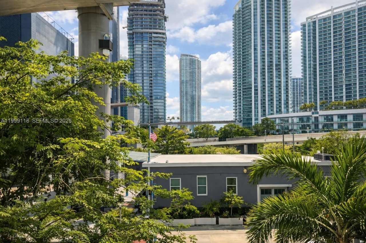 31 SE 6th St, Unit 301, Miami, FL 33131 Photo