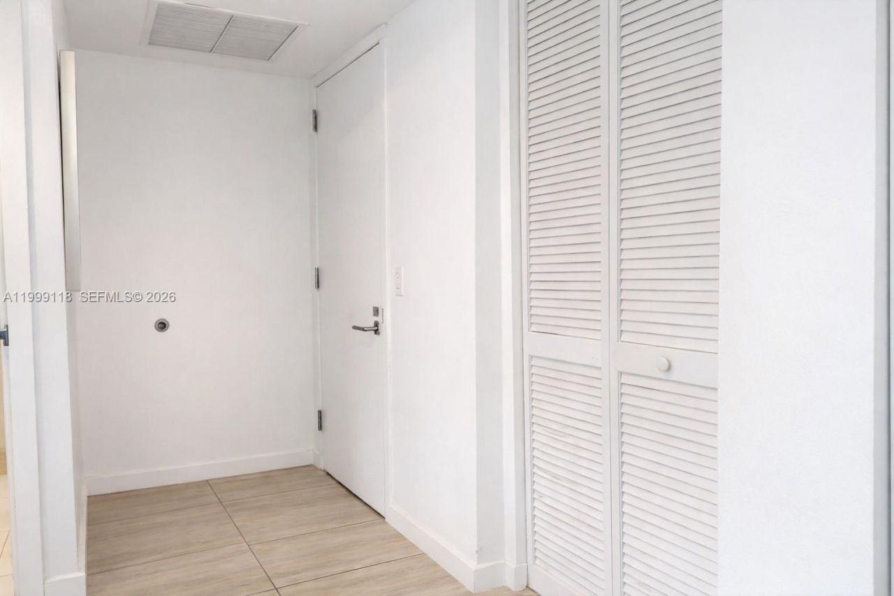 31 SE 6th St, Unit 301, Miami, FL 33131 Photo