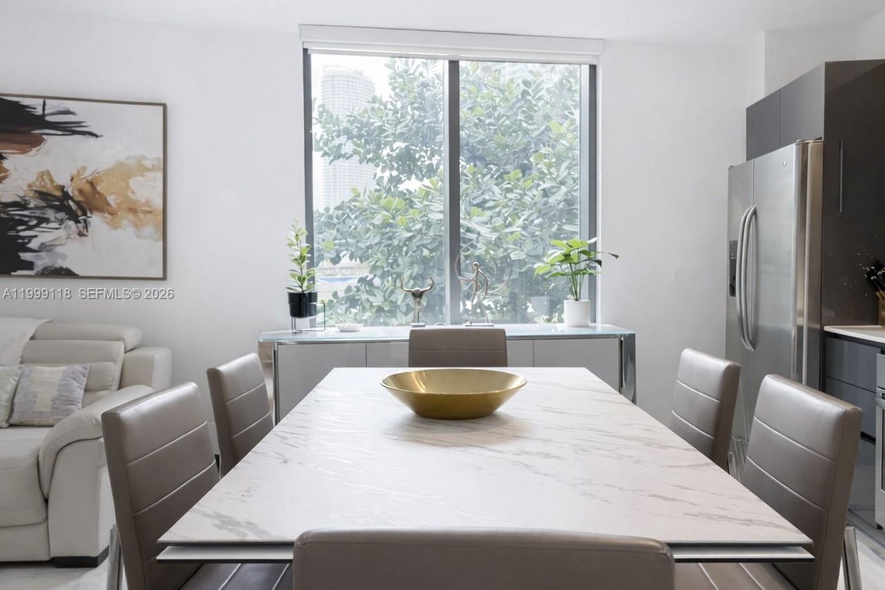 31 SE 6th St, Unit 301, Miami, FL 33131 Photo