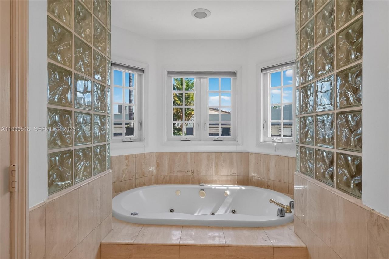 1413 Sunset Harbour Dr, Unit 209, Miami Beach, FL 33139 Photo